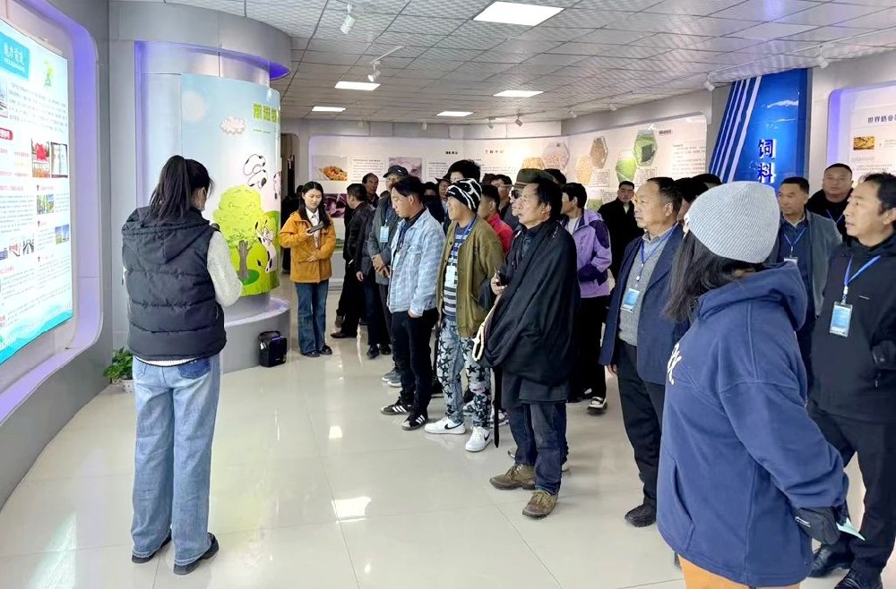 观摩学习取“牛经”，开拓思路促发展——甘南州高素质农民培育班学员到甘肃前进集团观摩学习