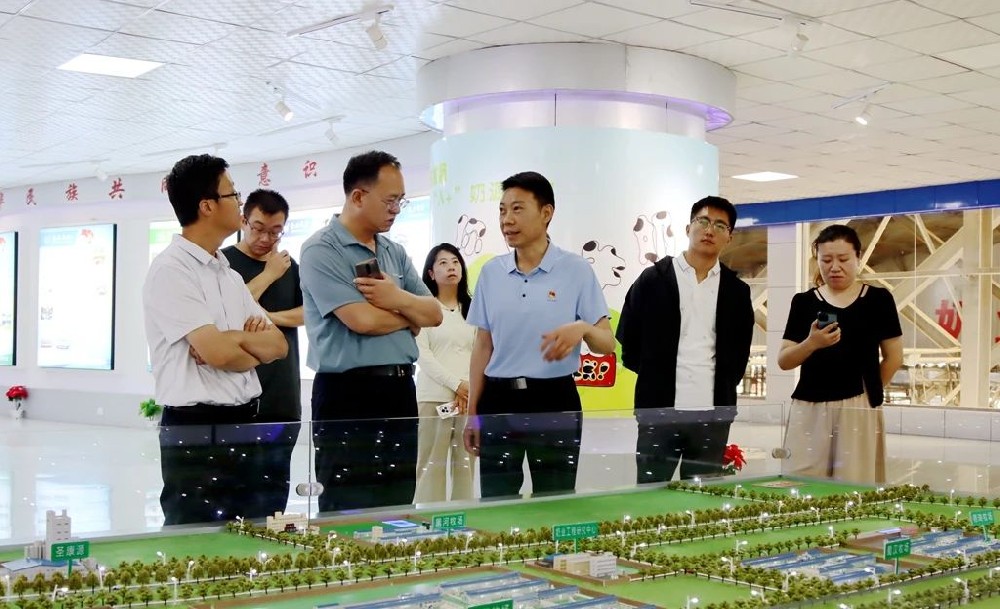 庆阳市委政研室考察组到甘肃前进集团考察