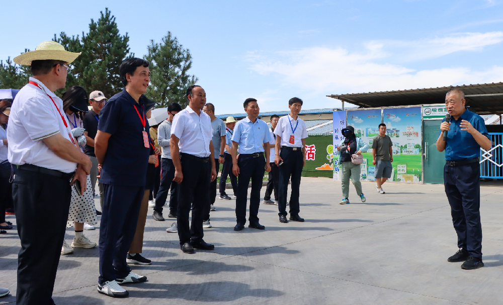 杨树弘一行到甘肃前进集团采访调研