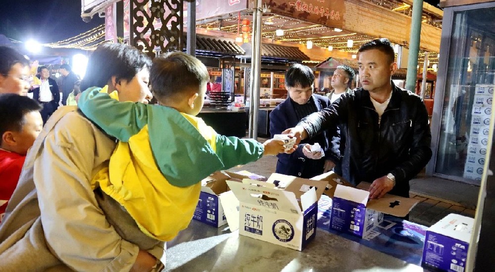 长沙门夜市第二届前进集团传祁乳业杯歌手争霸赛盛大开幕