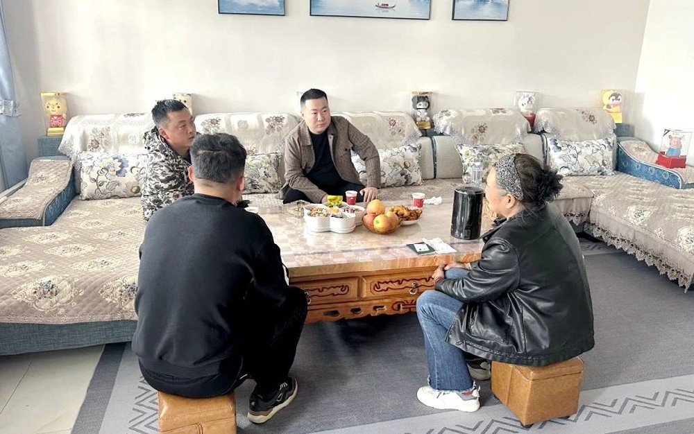 家访送真情，关怀暖人心
