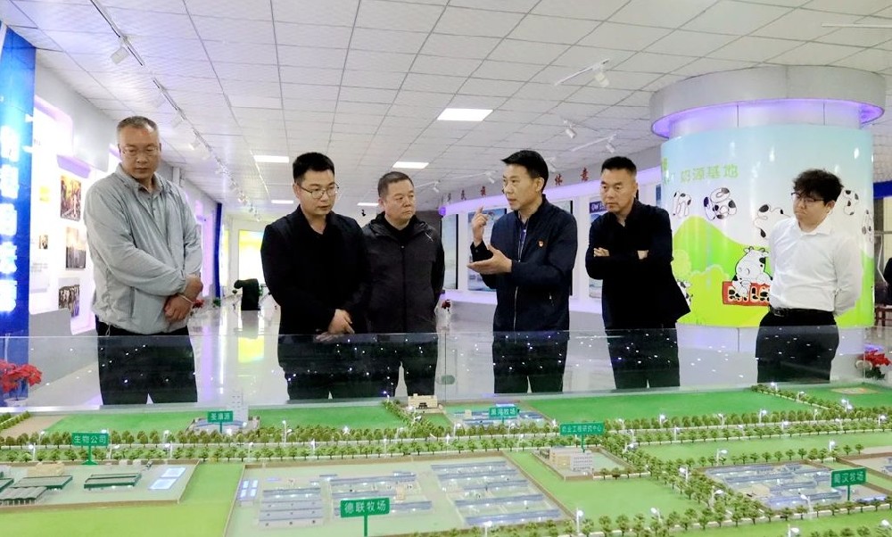 新疆维吾尔自治区阿勒泰农业发展集团考察团到甘肃前进集团考察